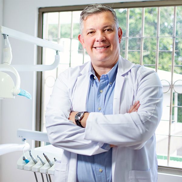 Mario Bonilla DDS - Dental Implants Costa Rica 